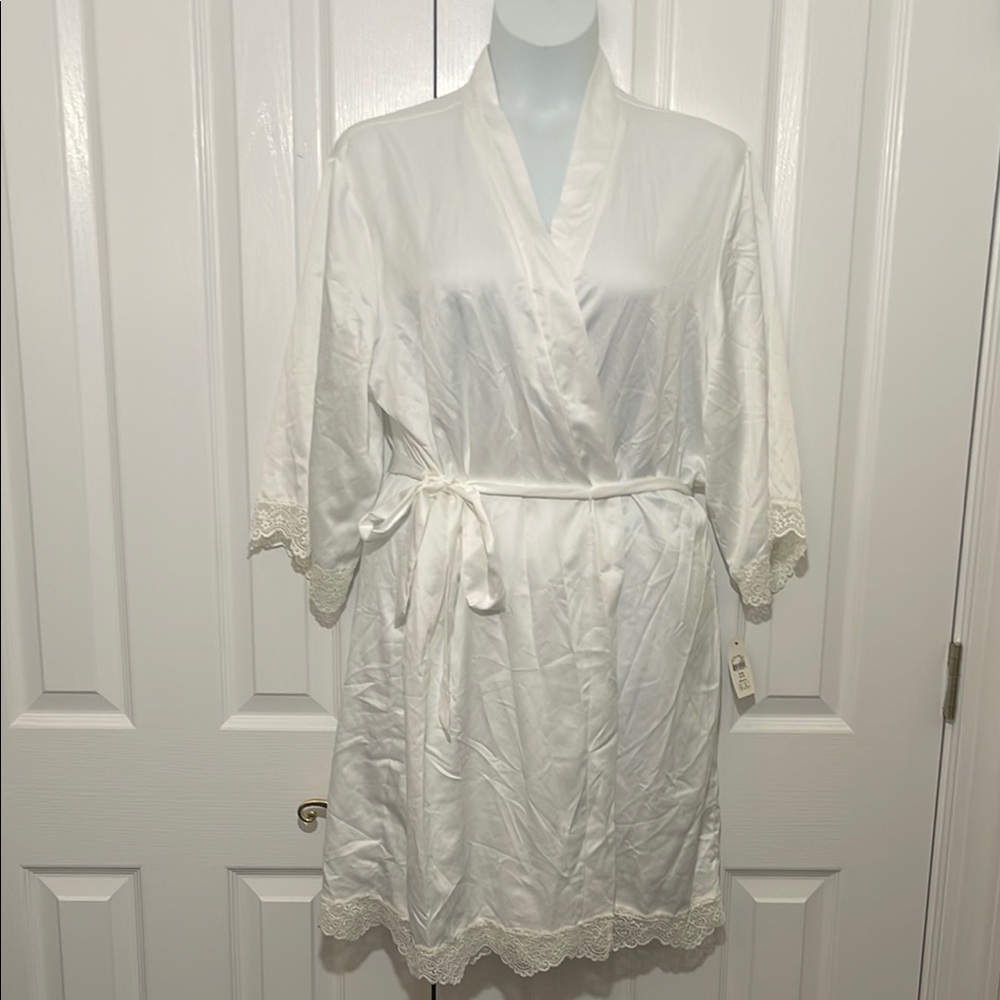 NWT - Elegant White Lace Trim “Bride” Robe set w/ thong